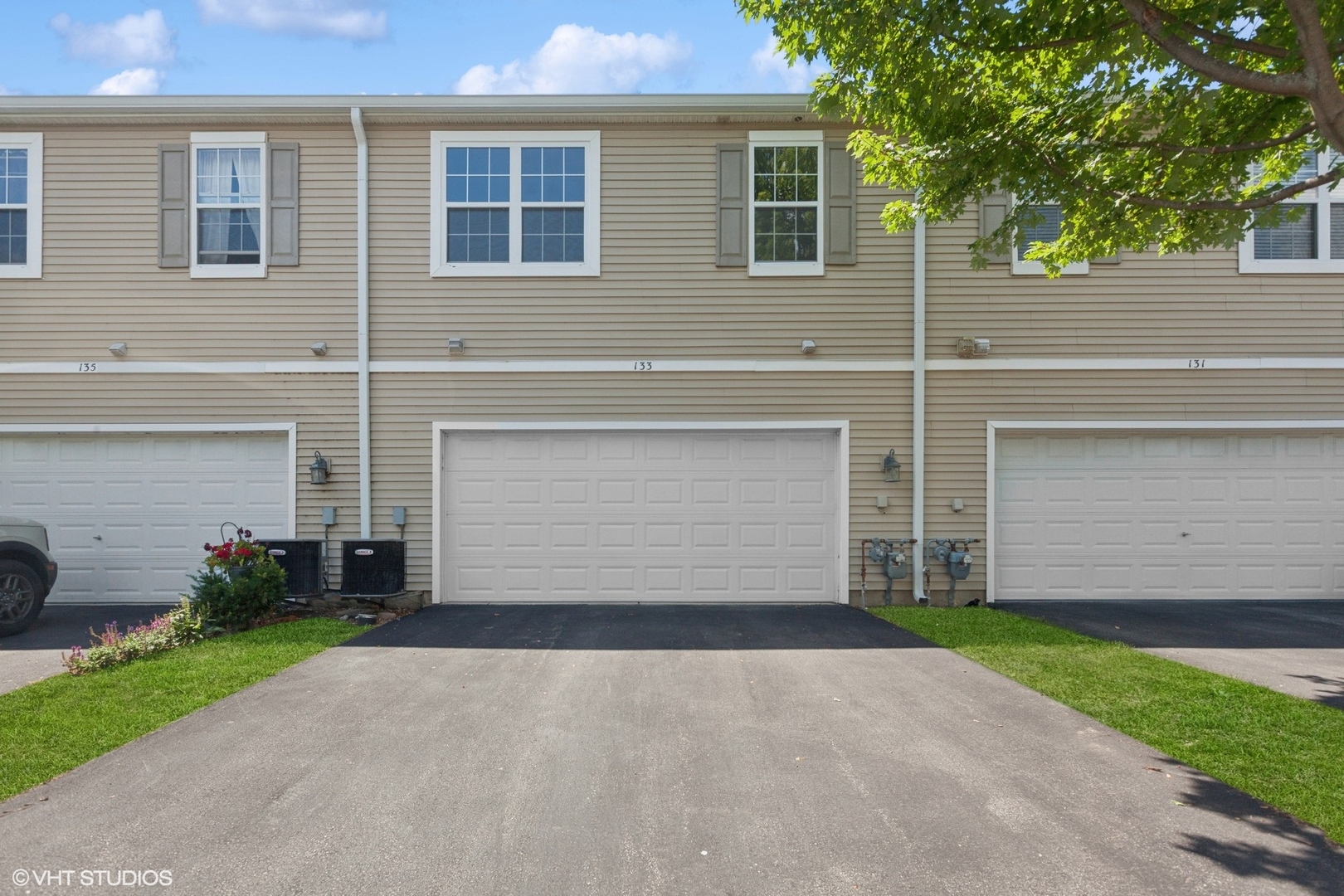 133 Springbrook Trail South, Oswego, IL 60543