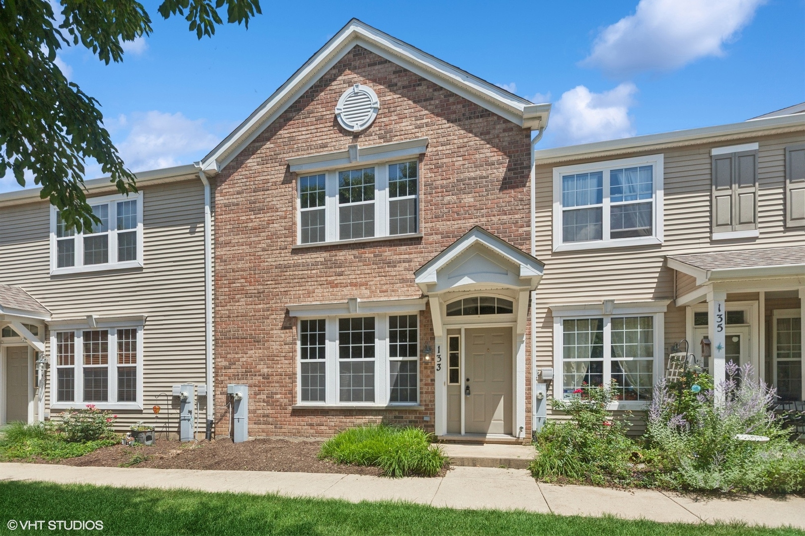 133 Springbrook Trail South, Oswego, IL 60543
