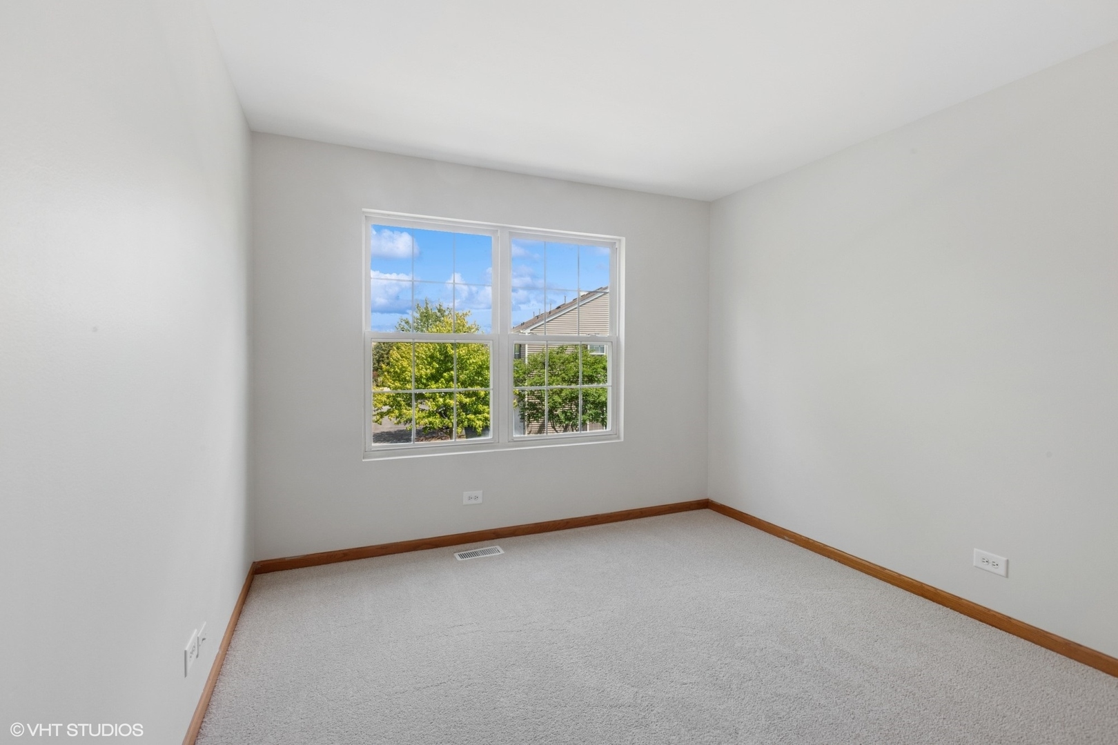 133 Springbrook Trail South, Oswego, IL 60543