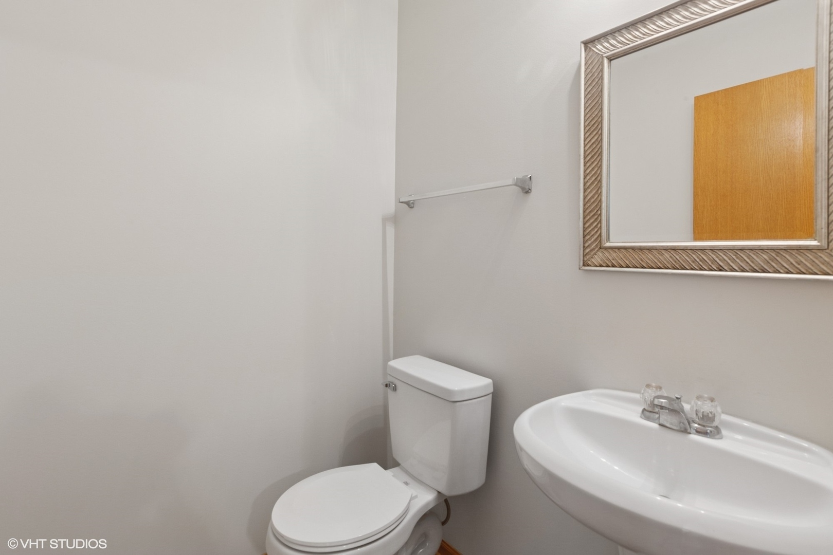 133 Springbrook Trail South, Oswego, IL 60543