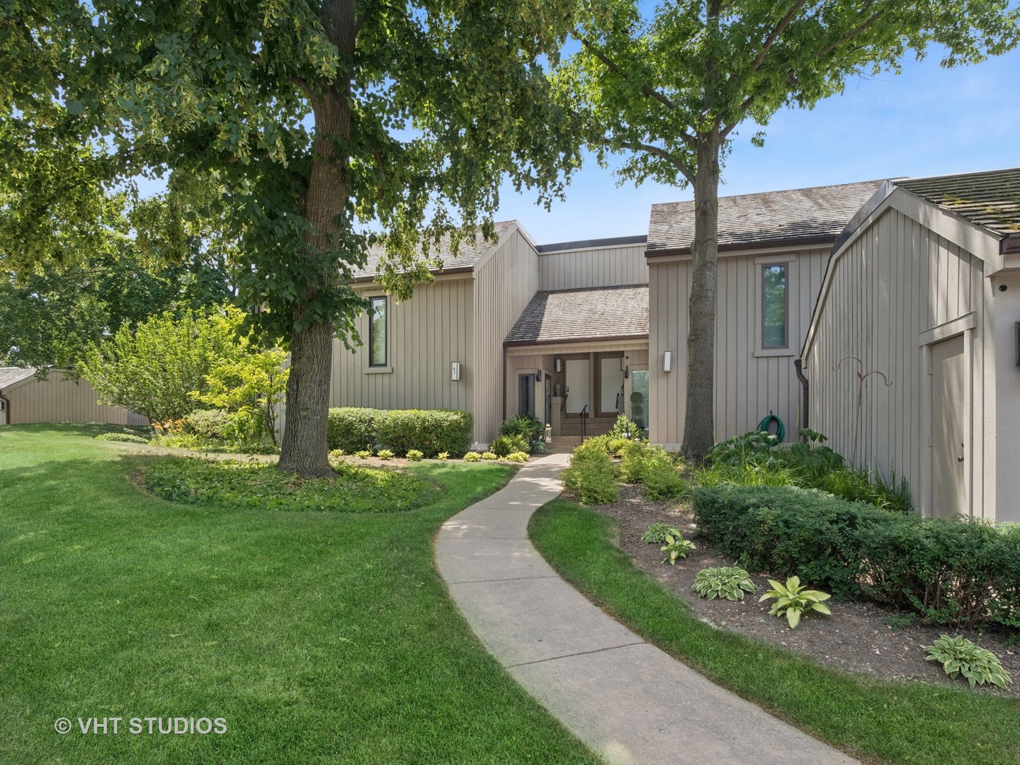 97 Thornhill Lane #D, Lake Barrington, IL 60010