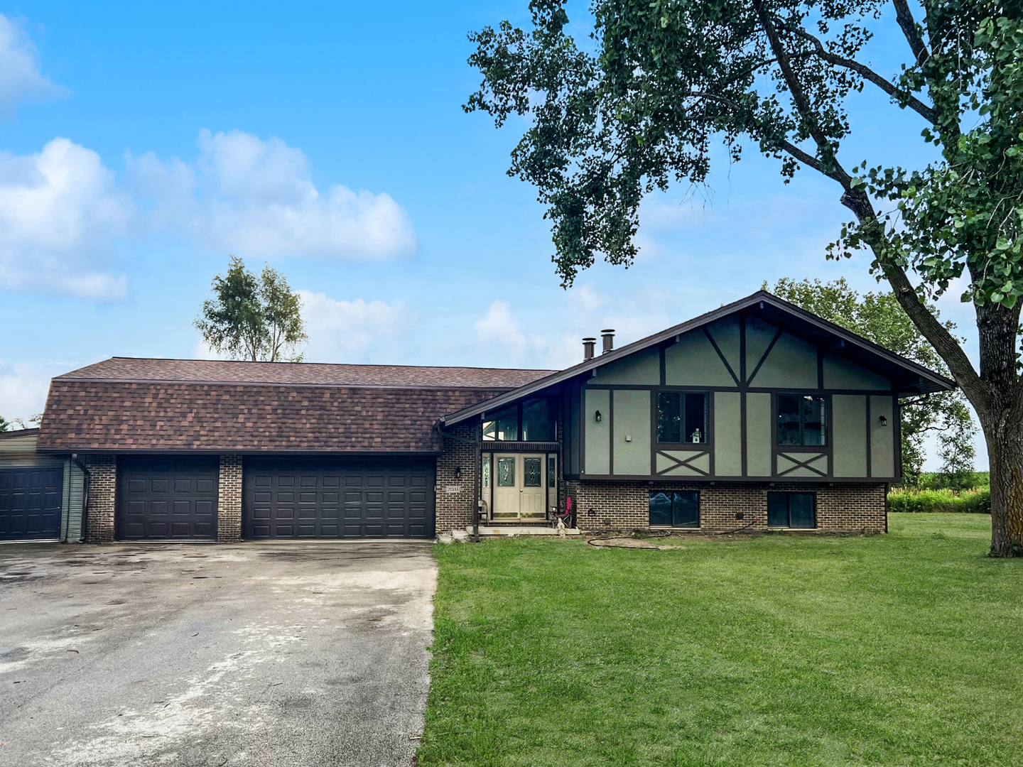 27555 S Forest View Lane, Beecher, IL 60401