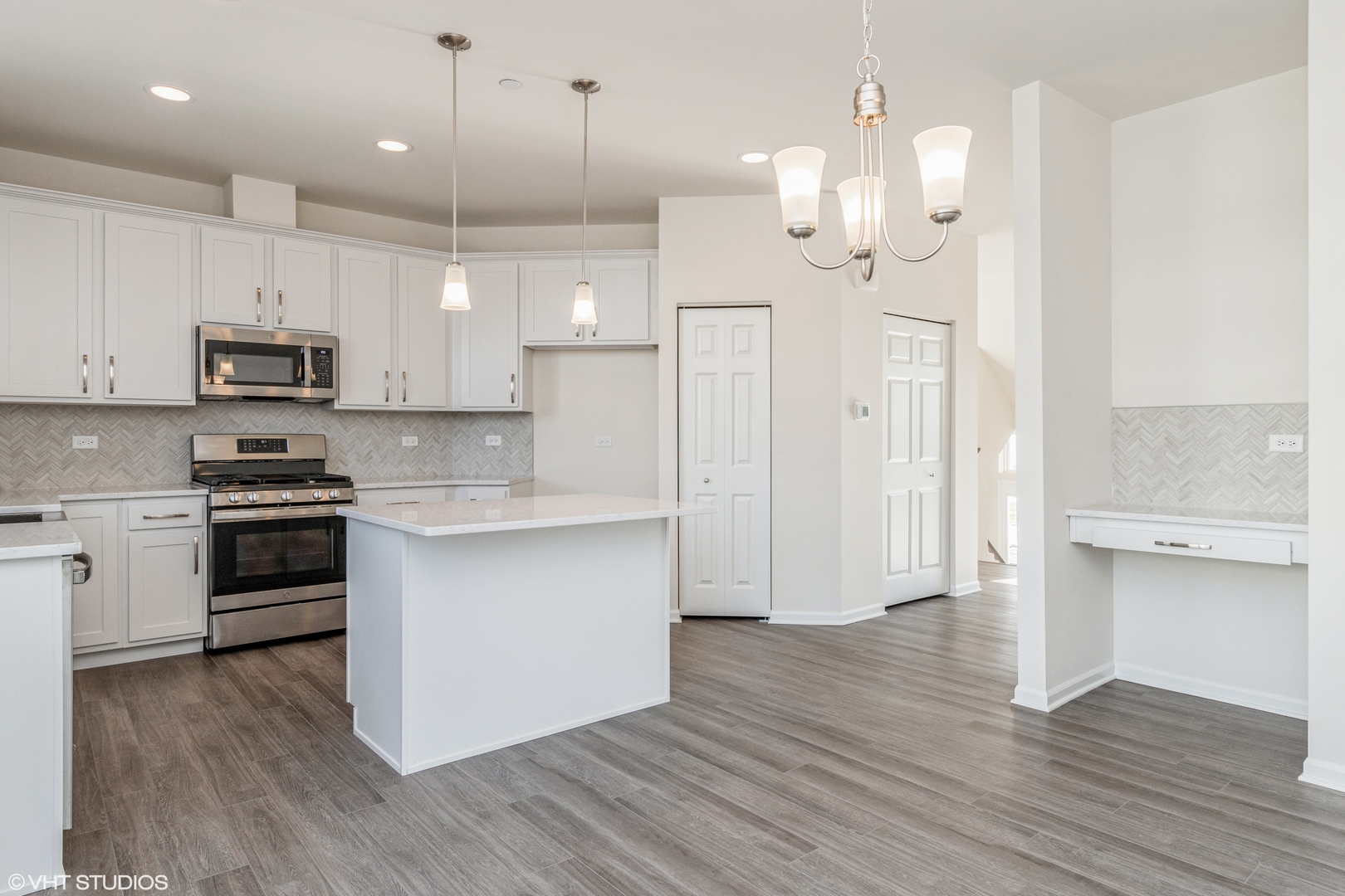 29W732 Cambridge Drive, Warrenville, IL 60555