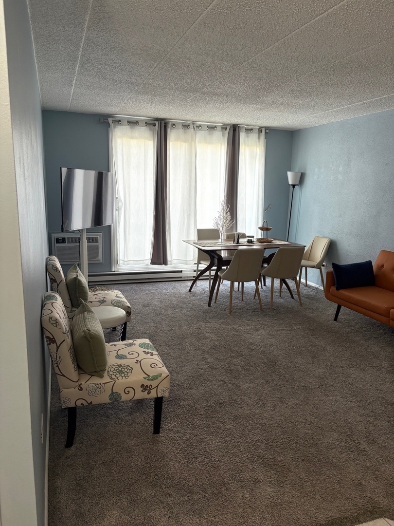 9701 N Dee Road #6H, Niles, IL 60714