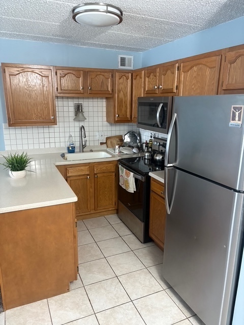 9701 N Dee Road #6H, Niles, IL 60714
