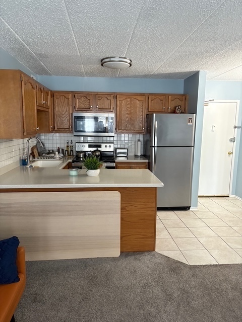 9701 N Dee Road #6H, Niles, IL 60714