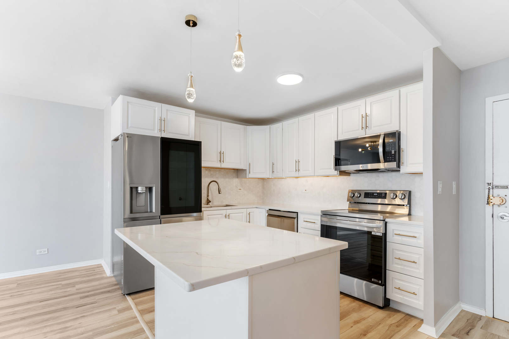 6301 N Sheridan Road #11D, Chicago, IL 60660