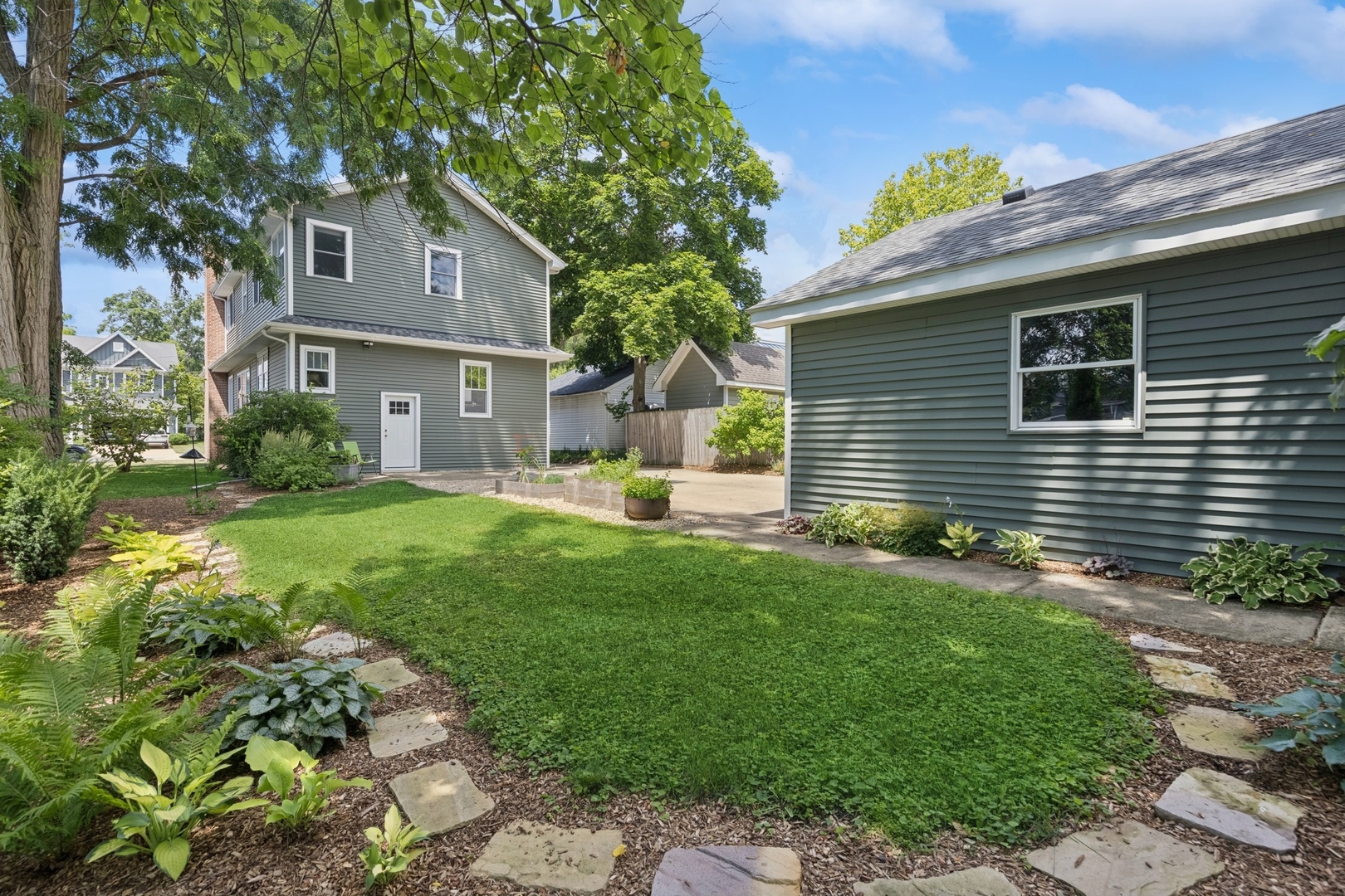 583 Pleasant Avenue, Glen Ellyn, IL 60137