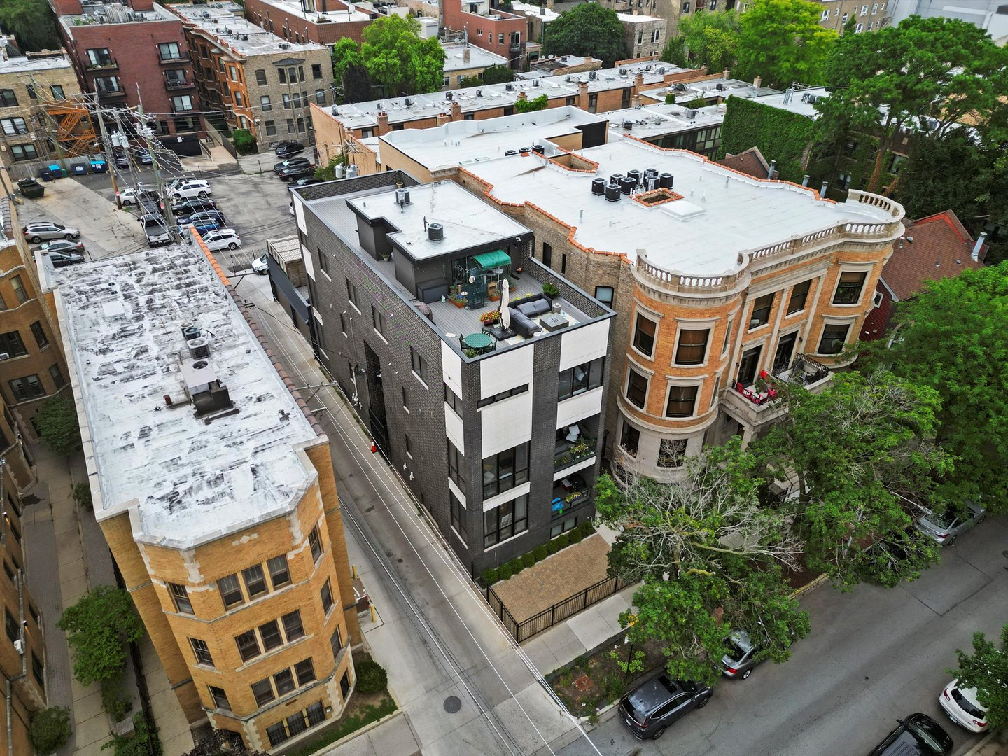 702 W Wellington Avenue #2N, Chicago, IL 60657