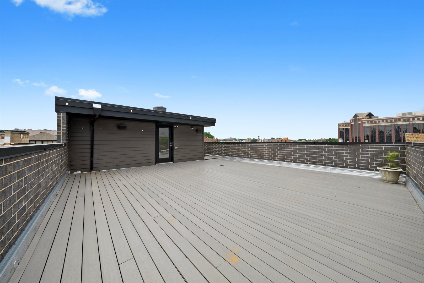 702 W Wellington Avenue #2N, Chicago, IL 60657