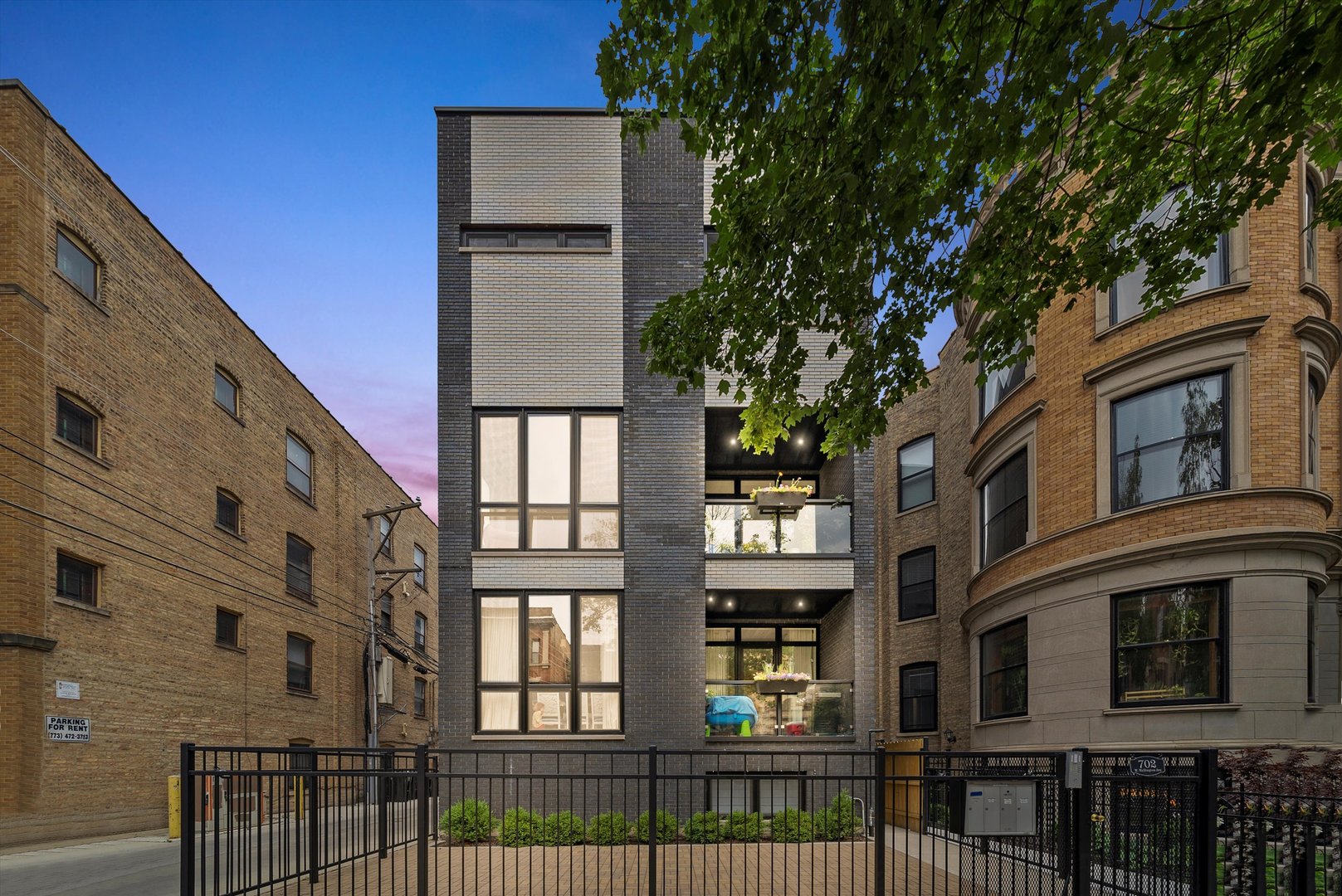 702 W Wellington Avenue #2N, Chicago, IL 60657