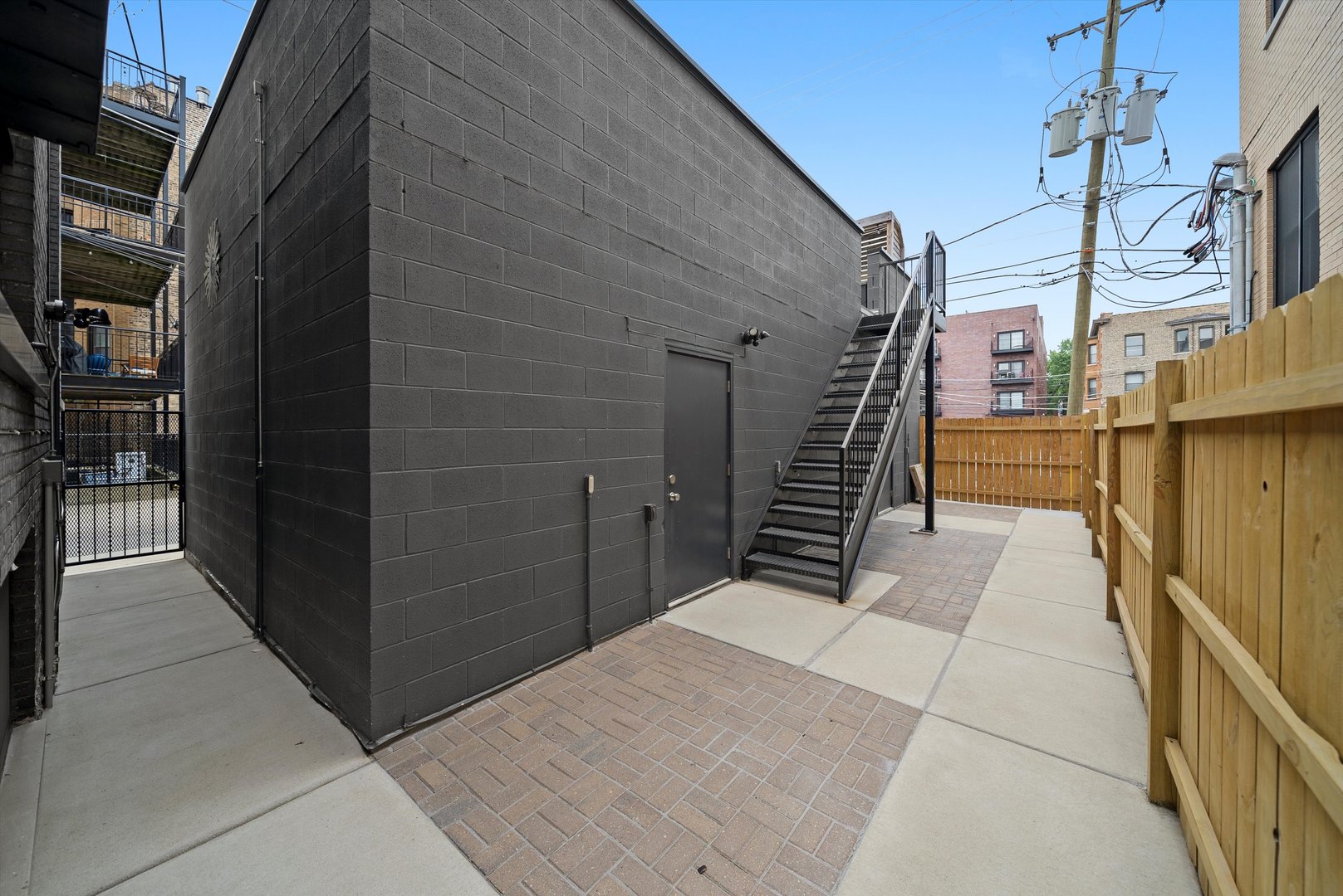 702 W Wellington Avenue #2N, Chicago, IL 60657