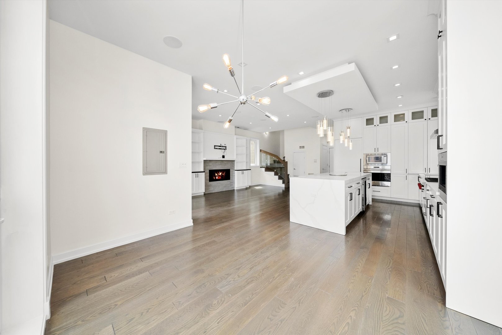 702 W Wellington Avenue #2N, Chicago, IL 60657