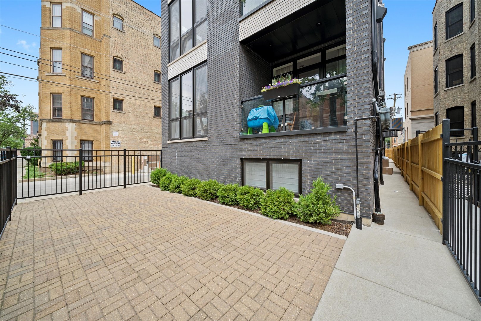 702 W Wellington Avenue #2N, Chicago, IL 60657