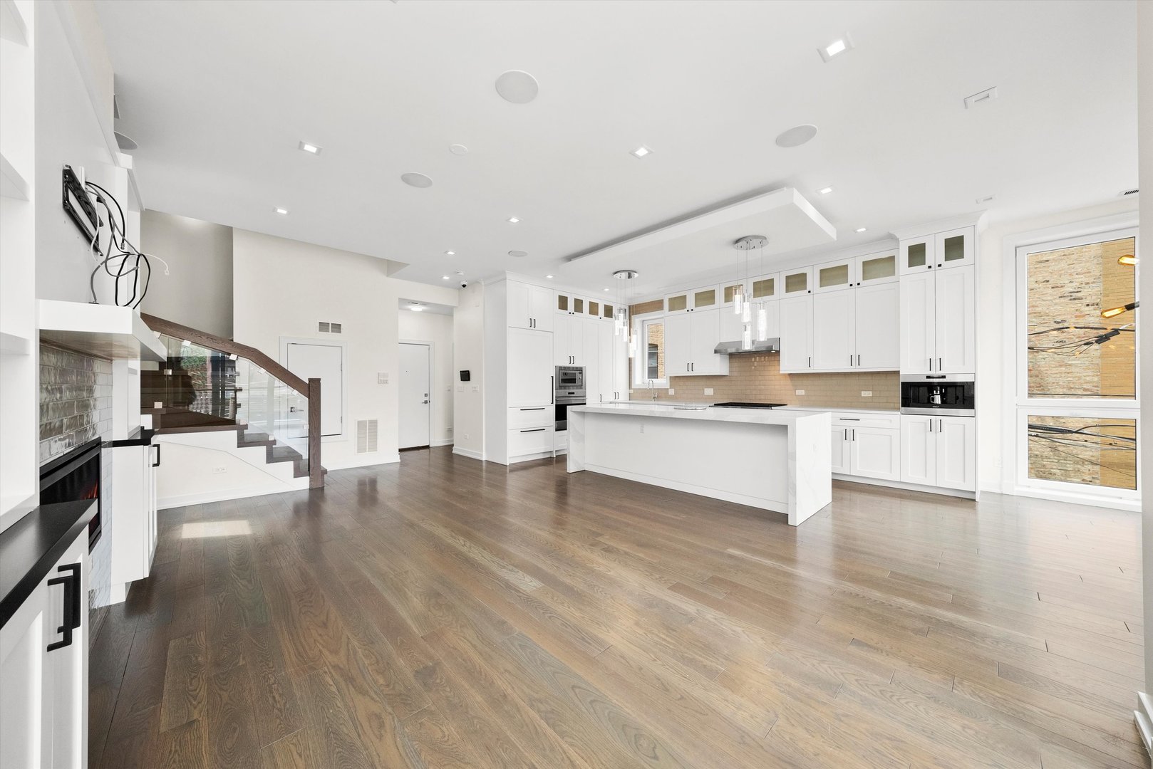 702 W Wellington Avenue #2N, Chicago, IL 60657