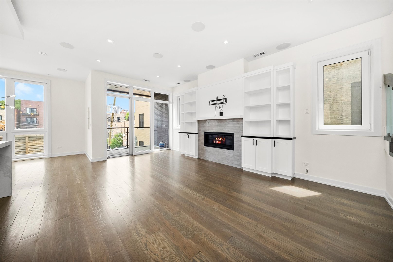 702 W Wellington Avenue #2N, Chicago, IL 60657