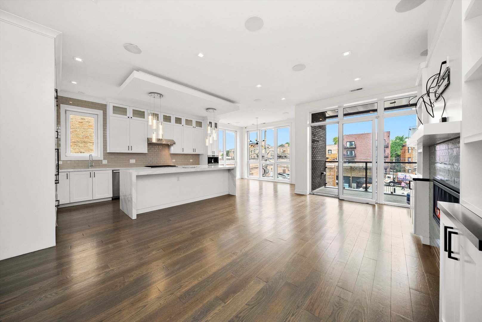 702 W Wellington Avenue #2N, Chicago, IL 60657