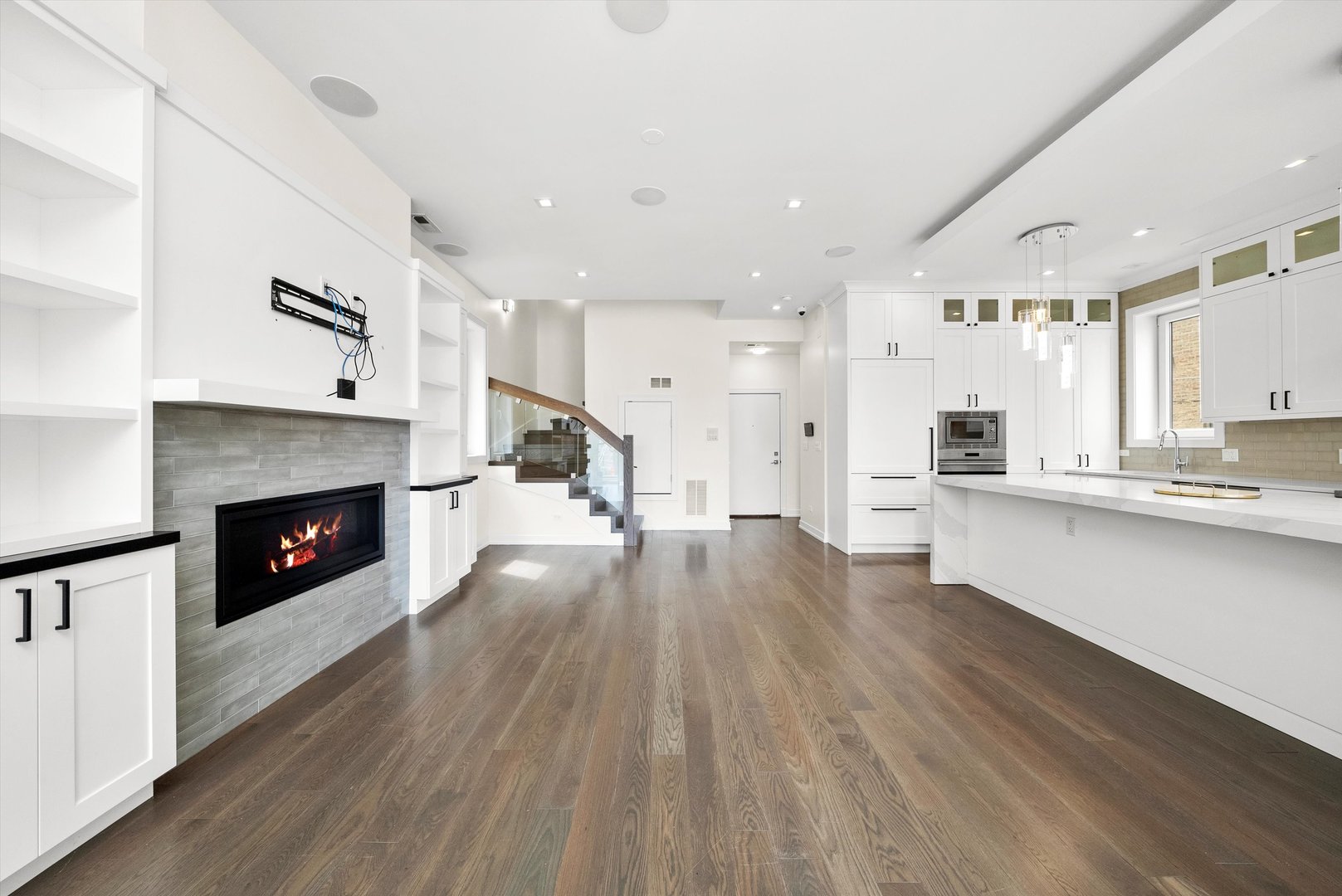 702 W Wellington Avenue #2N, Chicago, IL 60657