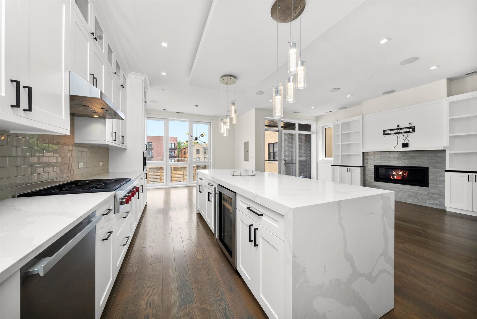 702 W Wellington Avenue #2N, Chicago, IL 60657