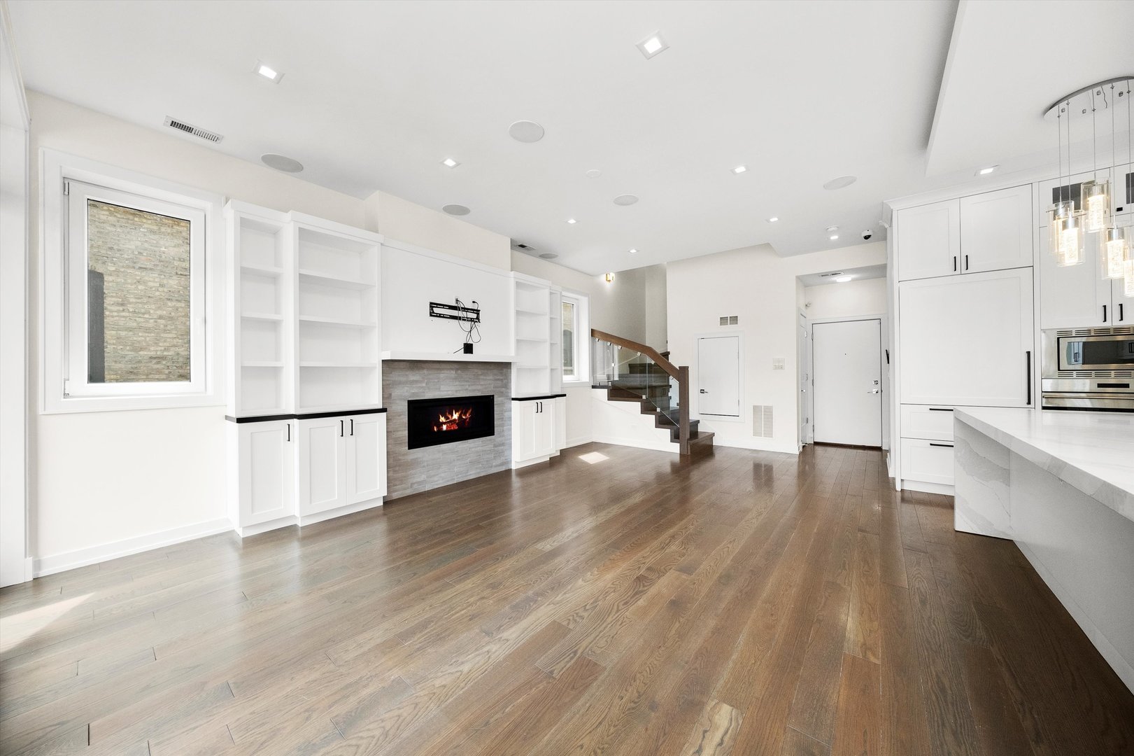 702 W Wellington Avenue #2N, Chicago, IL 60657