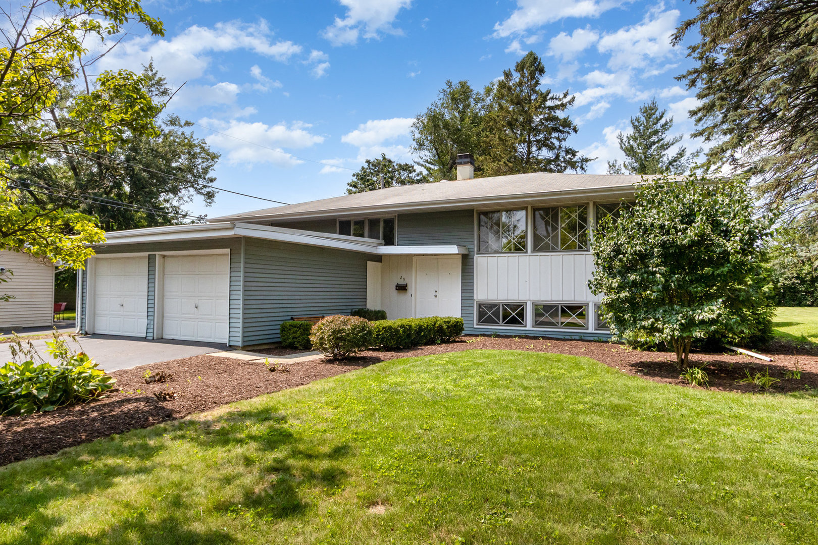29 Robin Hill Drive, Naperville, IL 60540