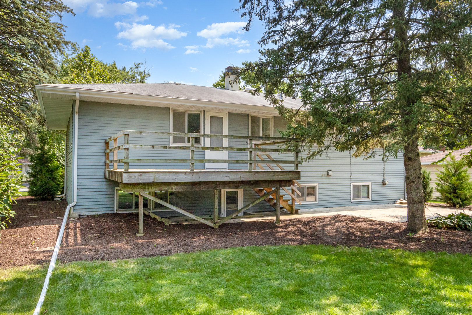 29 Robin Hill Drive, Naperville, IL 60540