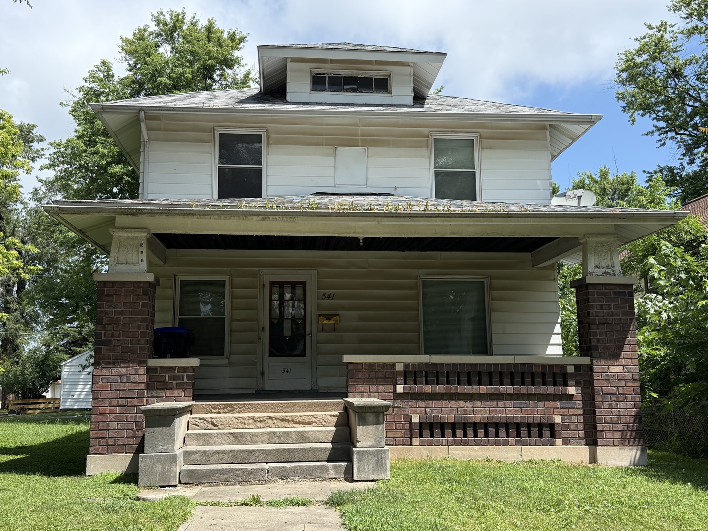 541 W Grove Street, Bloomington, IL 61701