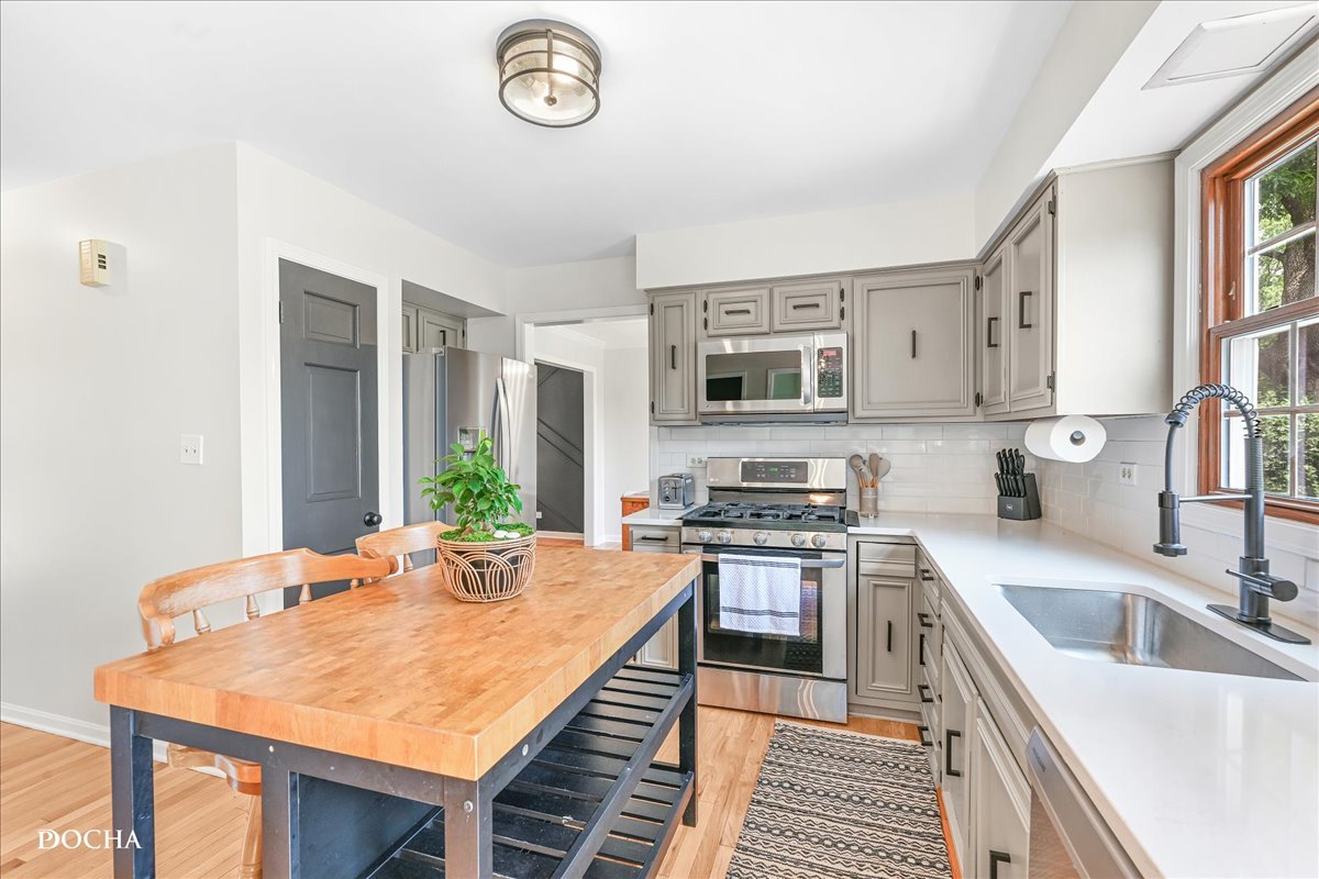 1012 Bainbridge Drive, Naperville, IL 60563
