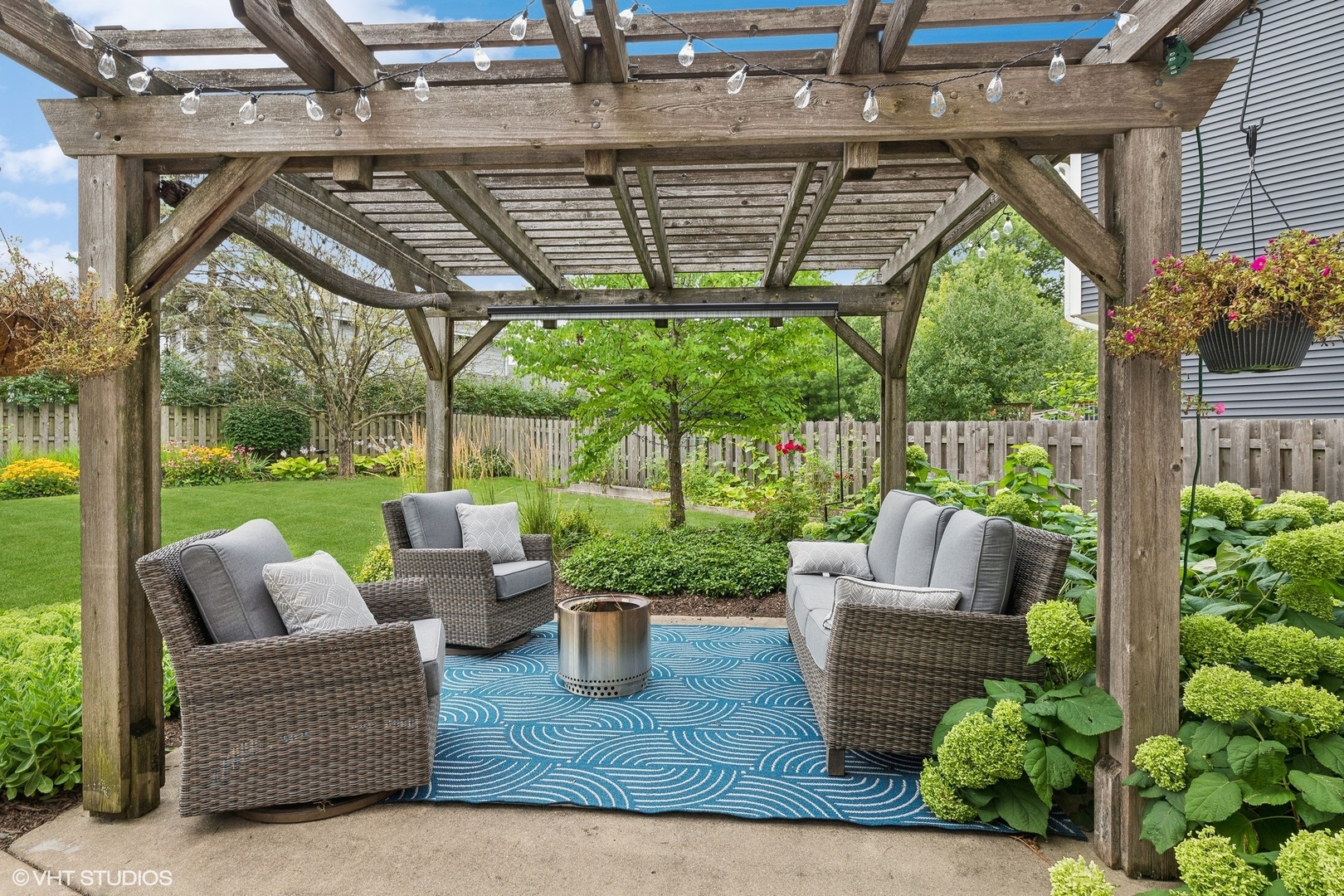 1820 N Wilson Place, Arlington Heights, IL 60004