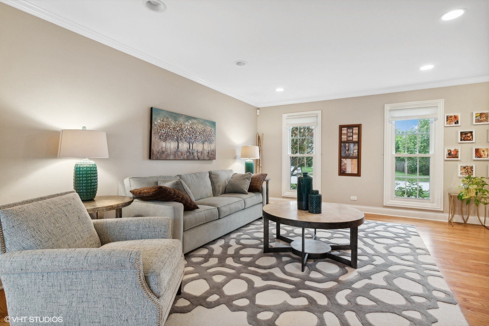 1820 N Wilson Place, Arlington Heights, IL 60004