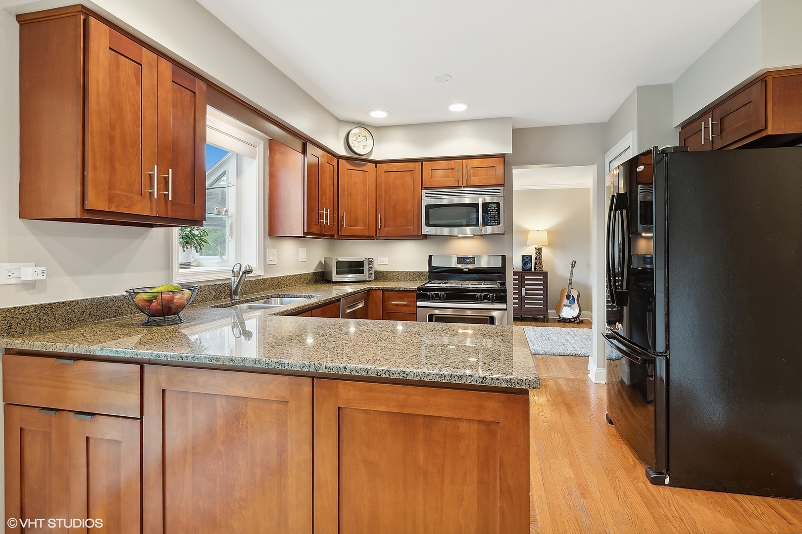 1820 N Wilson Place, Arlington Heights, IL 60004