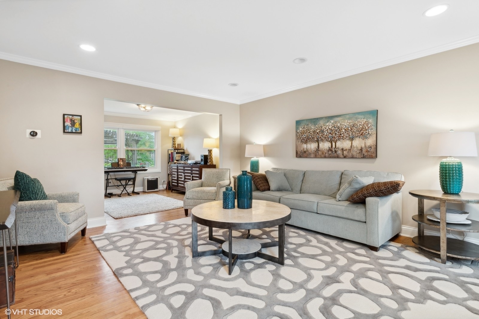 1820 N Wilson Place, Arlington Heights, IL 60004