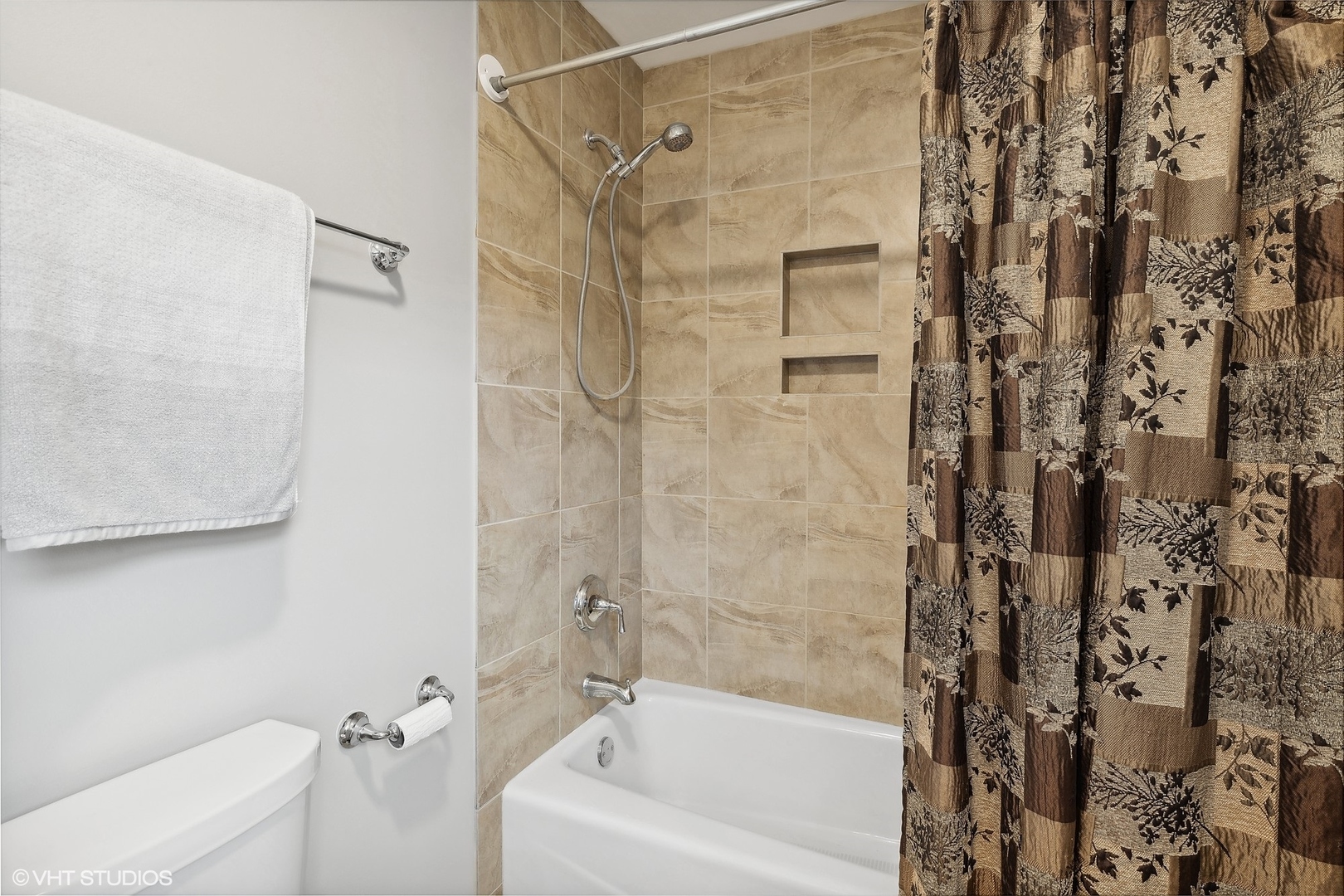 1820 N Wilson Place, Arlington Heights, IL 60004