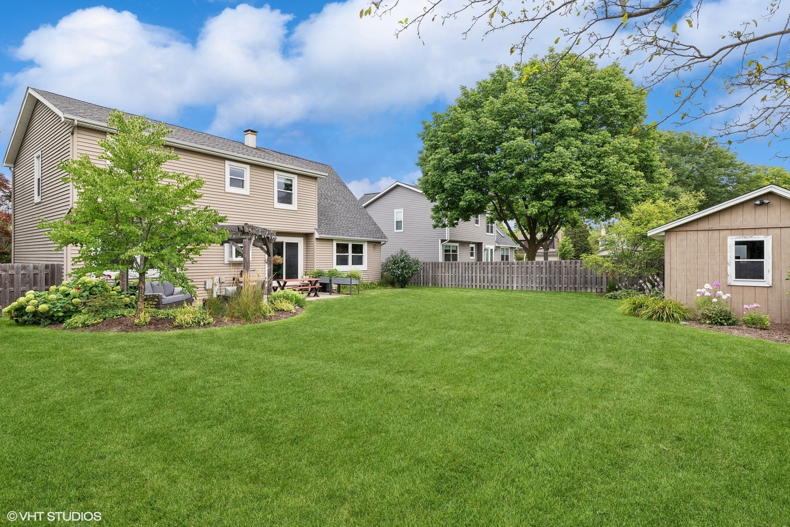 1820 N Wilson Place, Arlington Heights, IL 60004