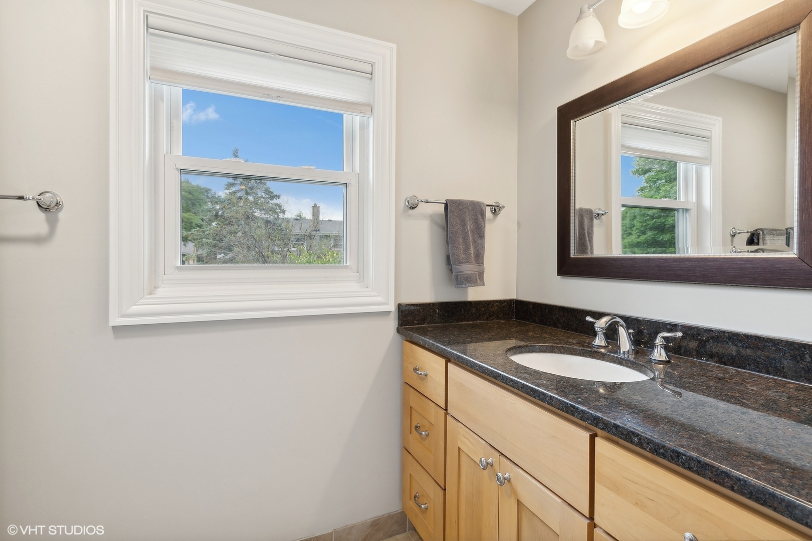 1820 N Wilson Place, Arlington Heights, IL 60004