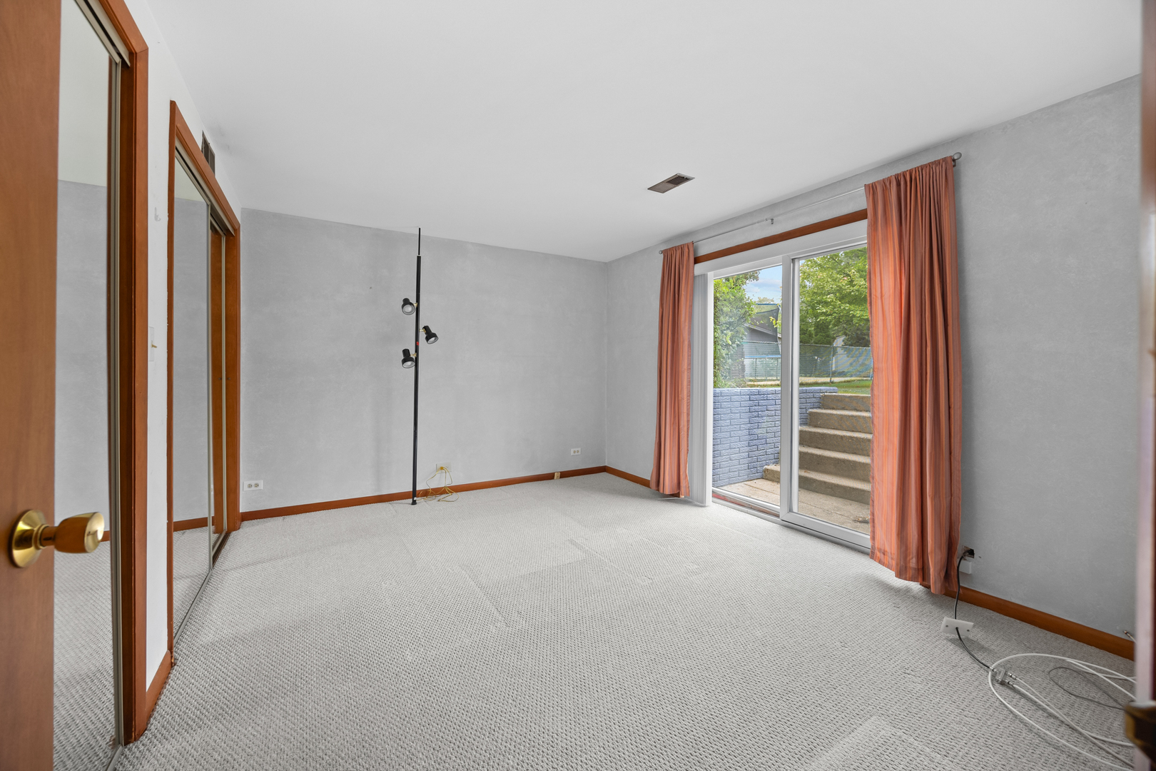 1614 Kingston Lane, Schaumburg, IL 60193