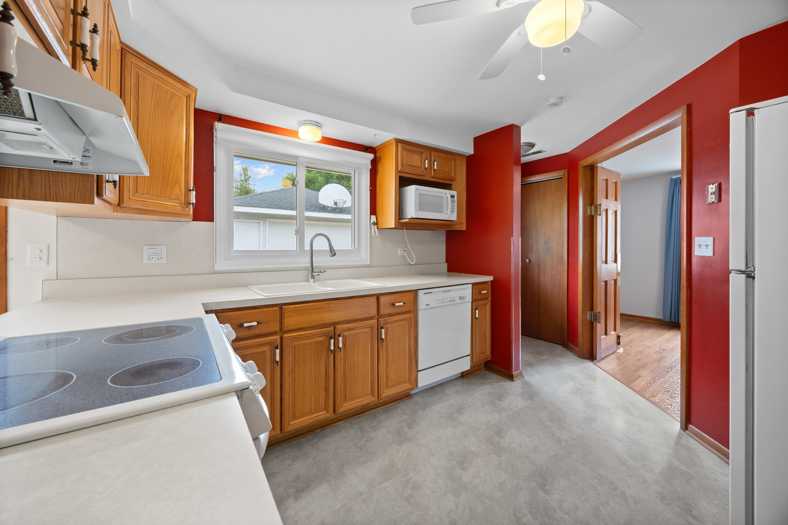 1614 Kingston Lane, Schaumburg, IL 60193