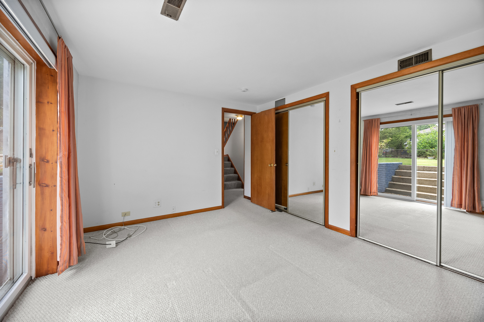 1614 Kingston Lane, Schaumburg, IL 60193