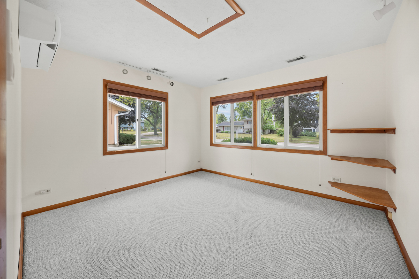 1614 Kingston Lane, Schaumburg, IL 60193