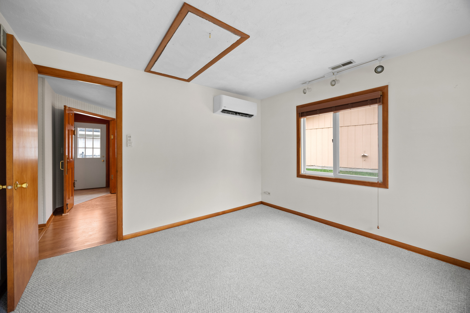 1614 Kingston Lane, Schaumburg, IL 60193