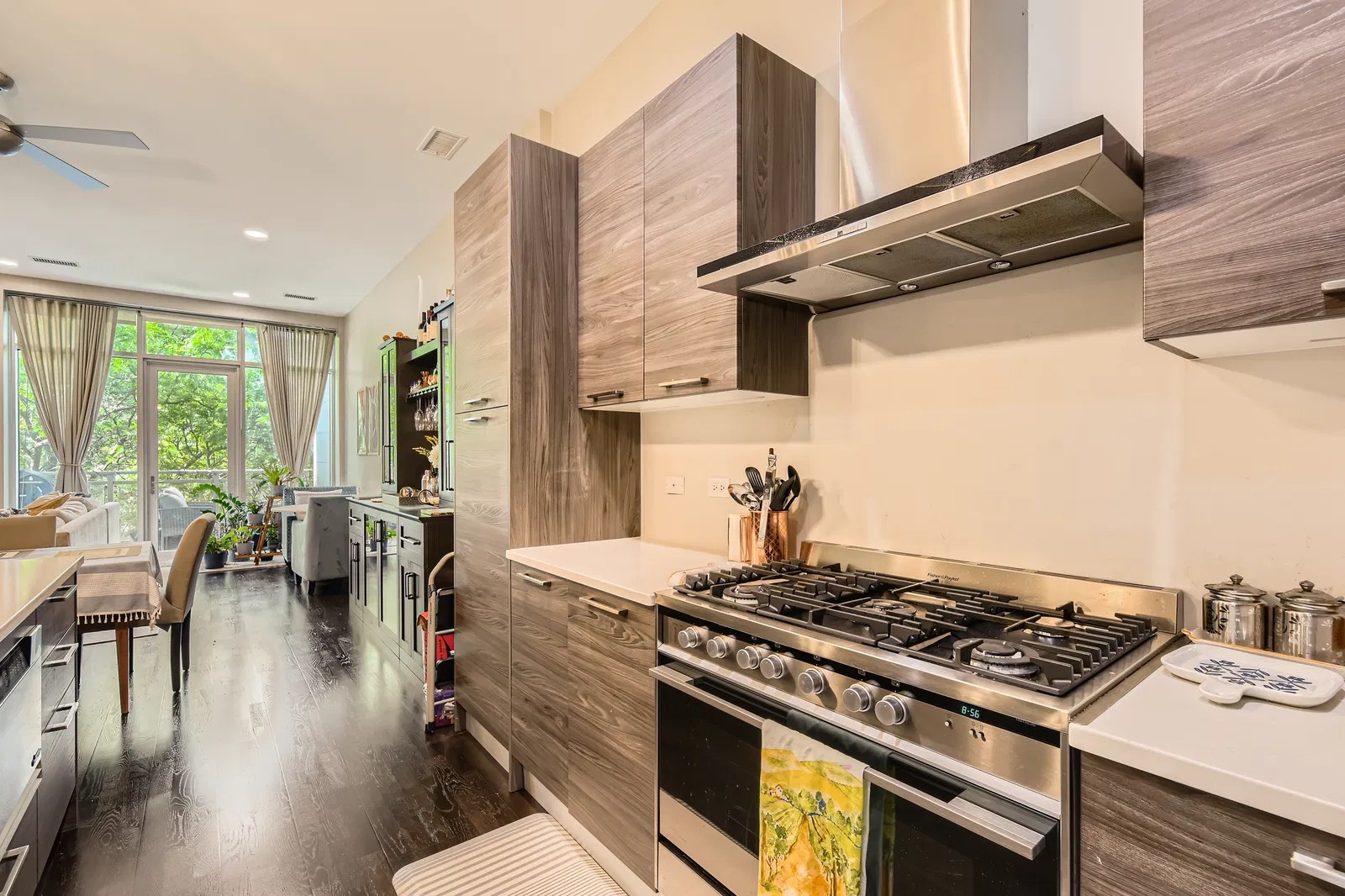1124 W Adams Street #3W, Chicago, IL 60607