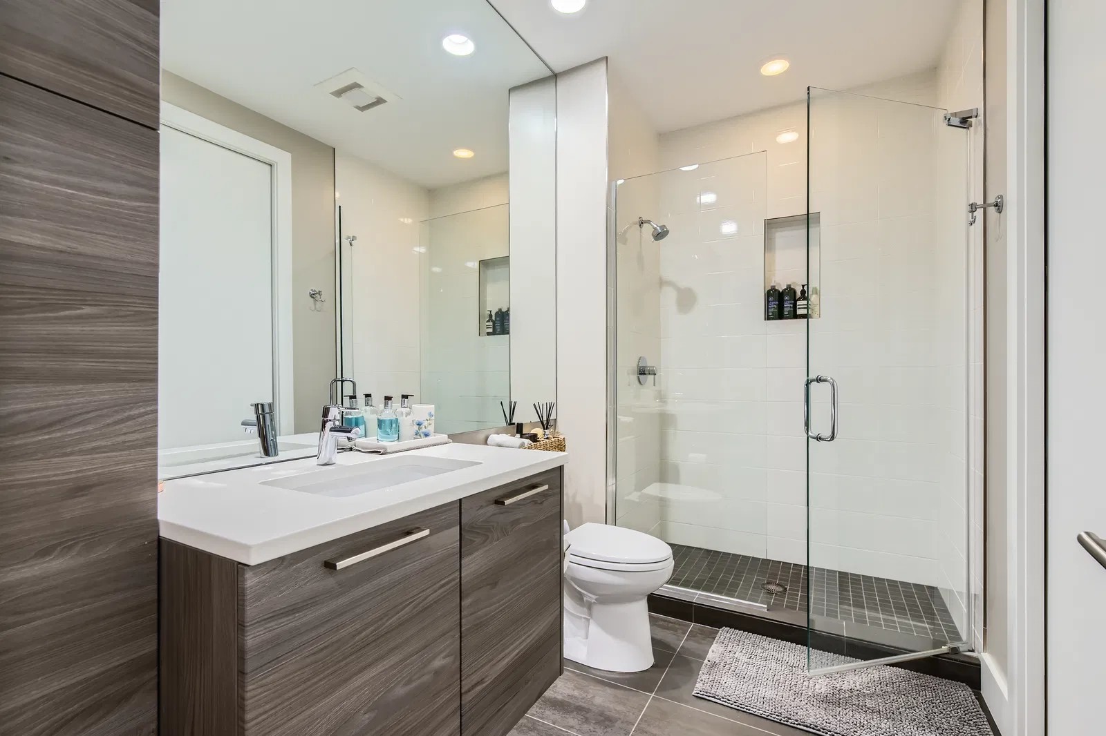 1124 W Adams Street #3W, Chicago, IL 60607