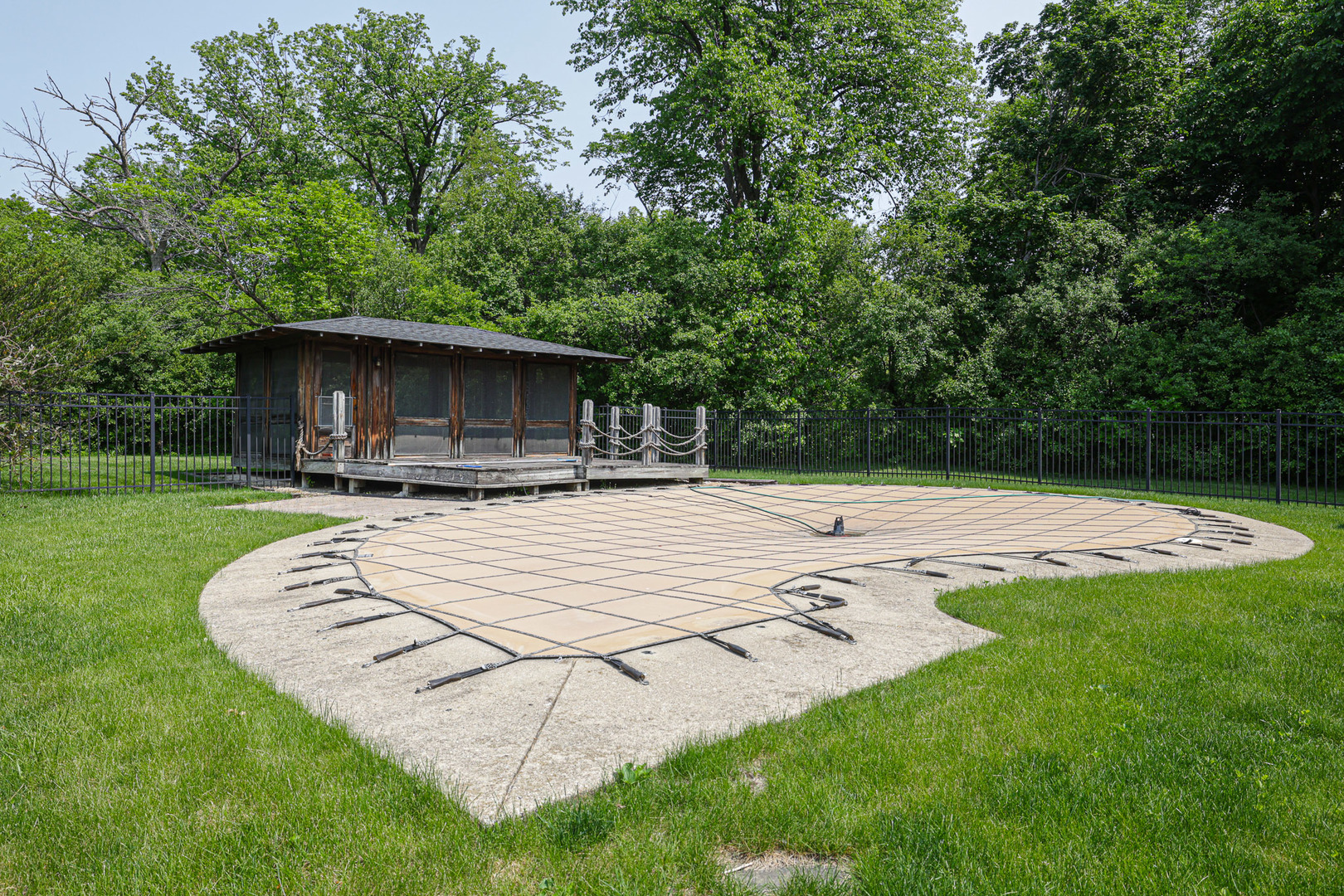 1596 W Palatine Road, Inverness, IL 60067