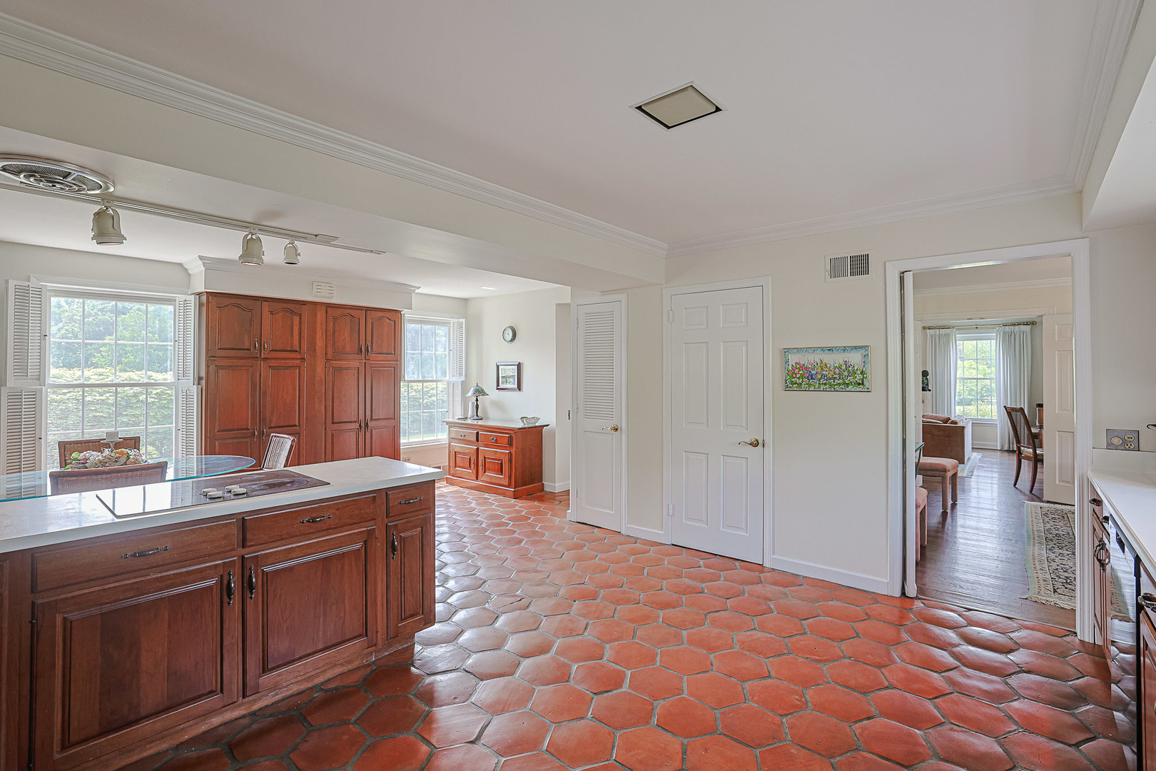 1596 W Palatine Road, Inverness, IL 60067