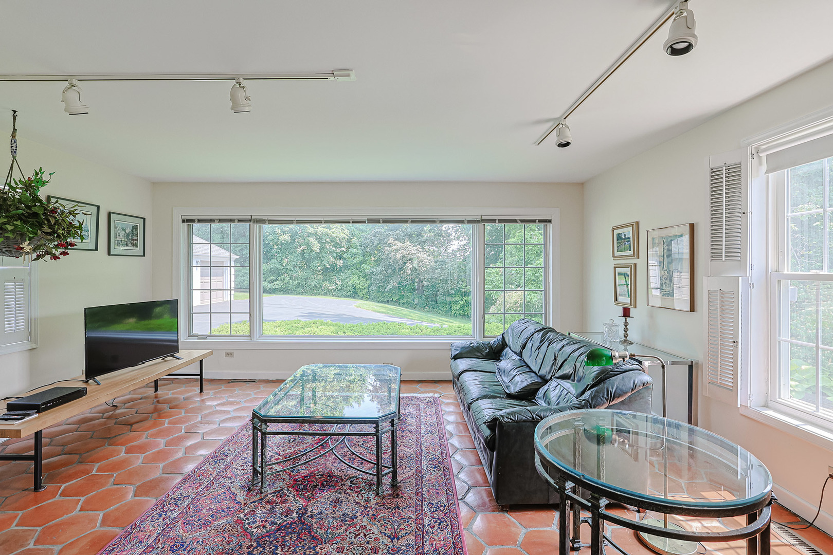 1596 W Palatine Road, Inverness, IL 60067