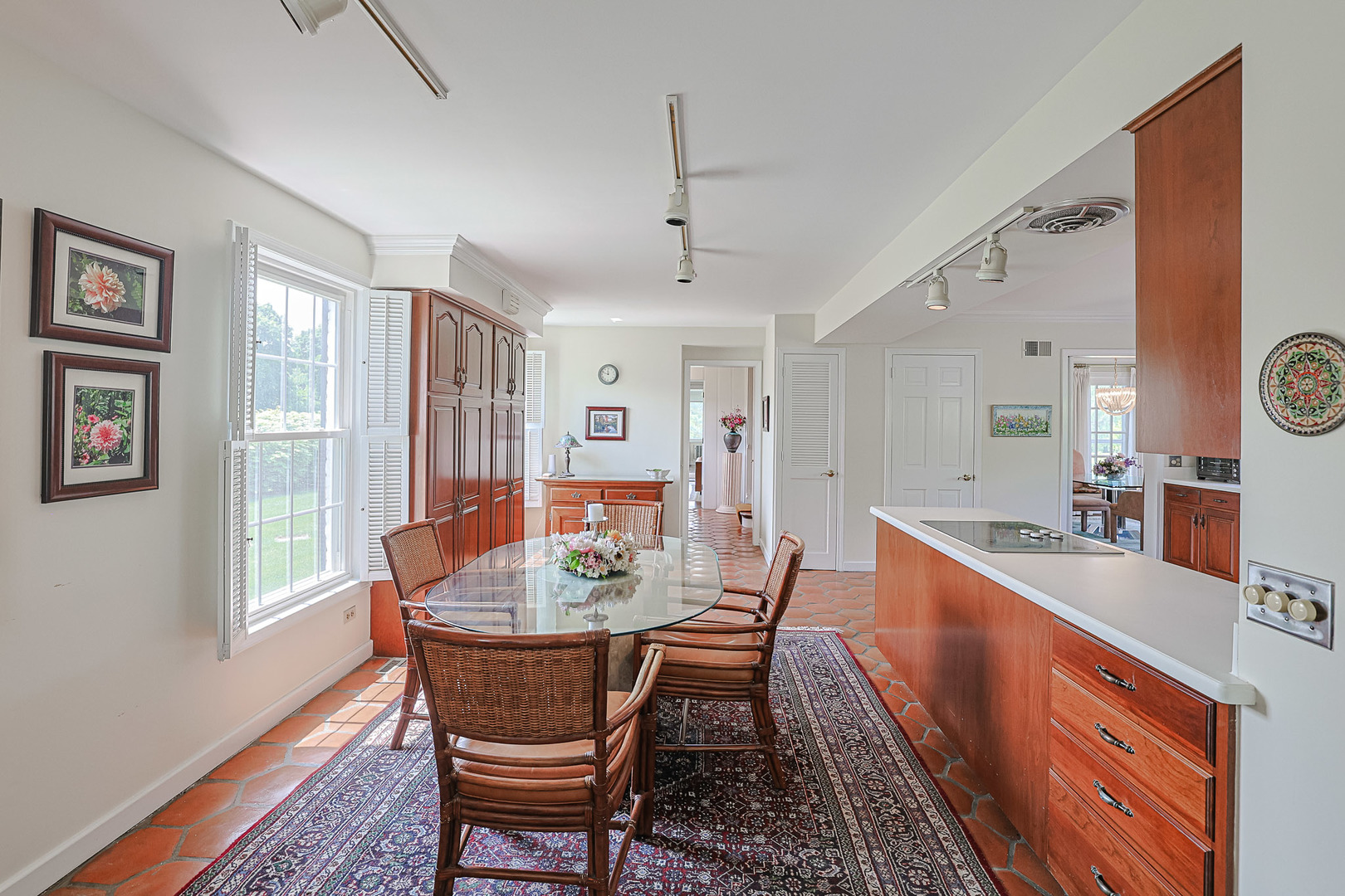 1596 W Palatine Road, Inverness, IL 60067