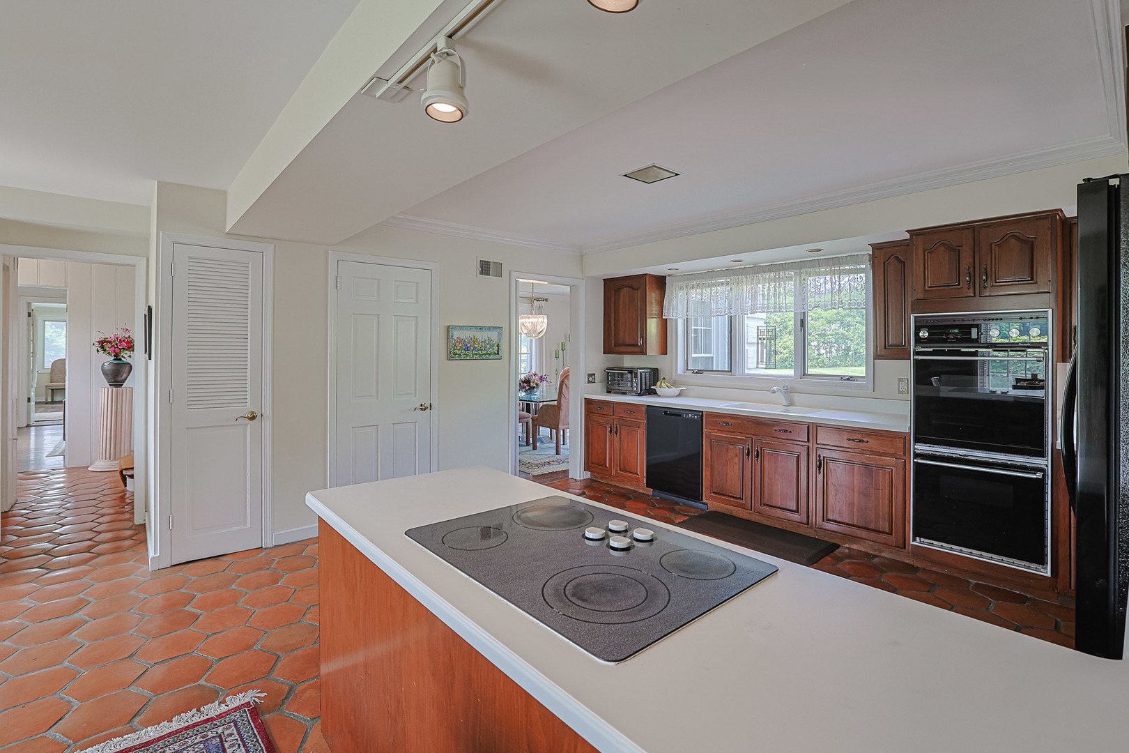 1596 W Palatine Road, Inverness, IL 60067