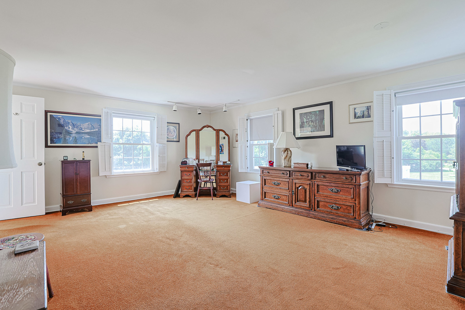 1596 W Palatine Road, Inverness, IL 60067