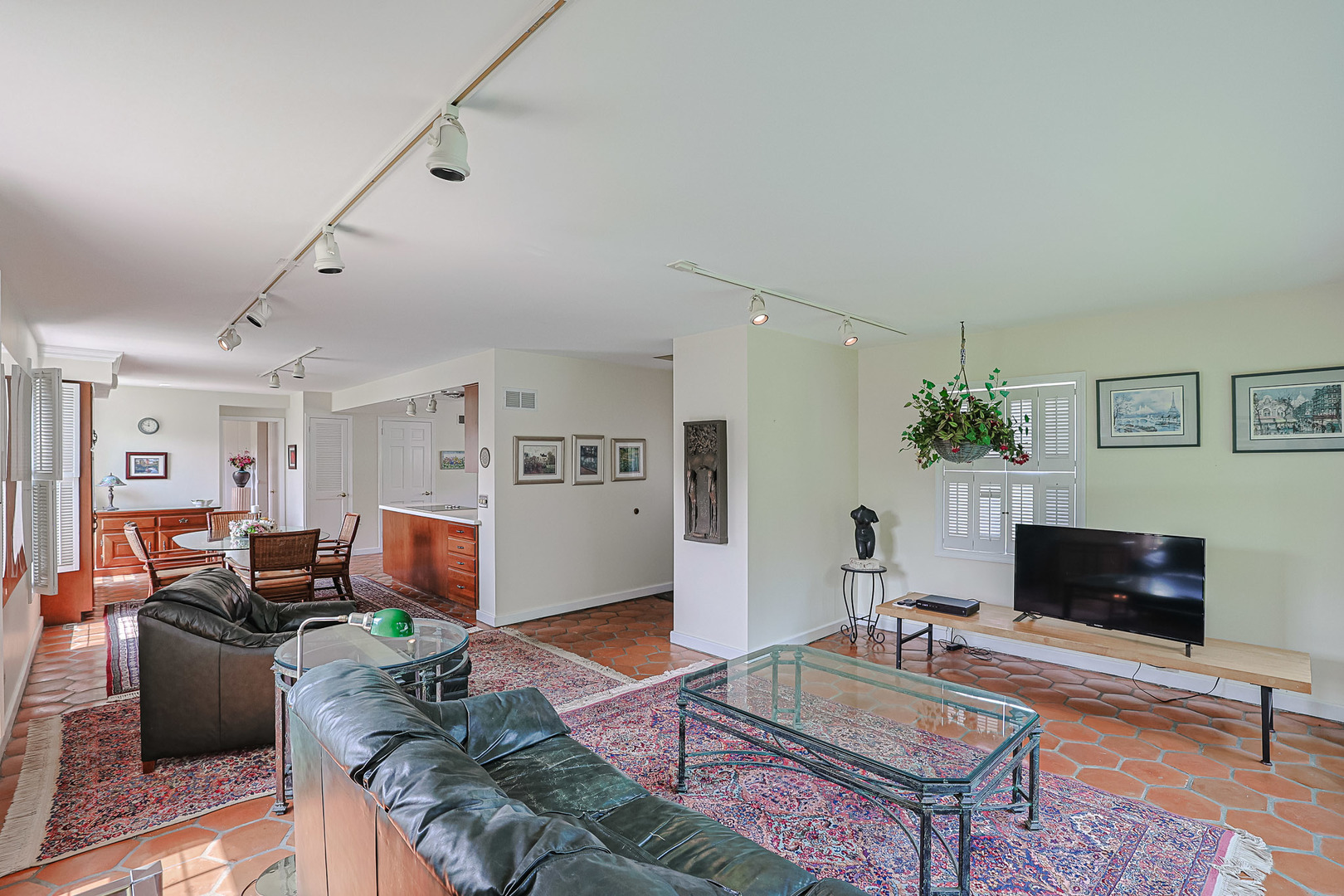 1596 W Palatine Road, Inverness, IL 60067