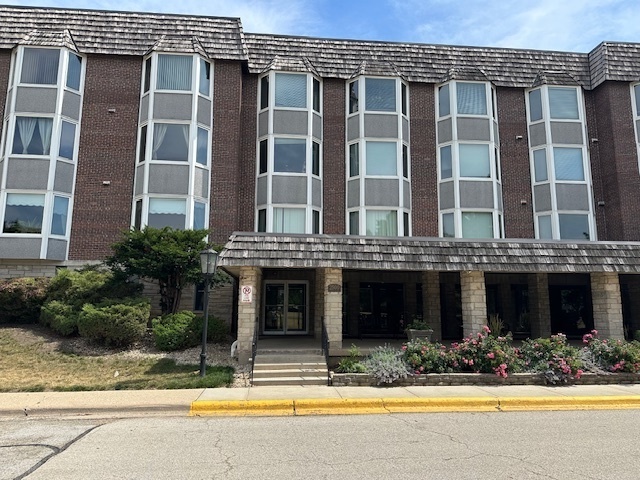 2500 Archbury Lane #2B, Park Ridge, IL 60068